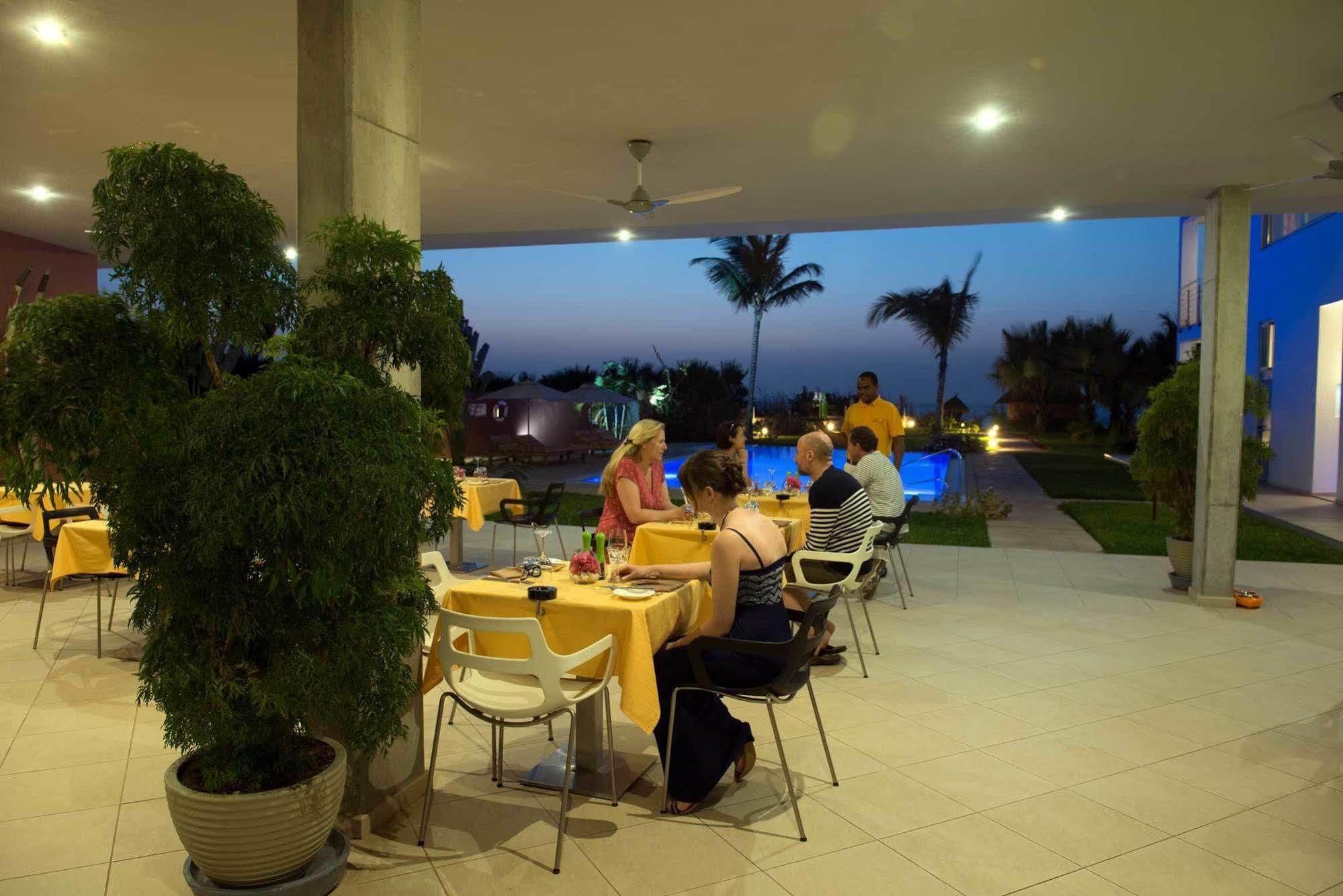 Leo'S Beach Hotel - Adults Only Brufut Esterno foto
